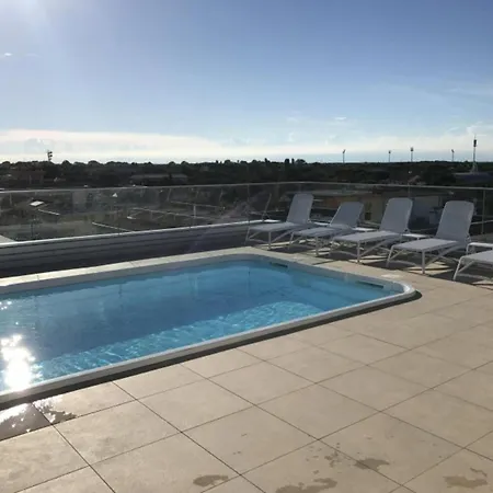 Apartamento Modern Featuring A Rooftop Pool