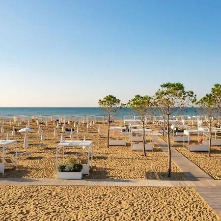 Modern Featuring A Rooftop Pool * Bibione